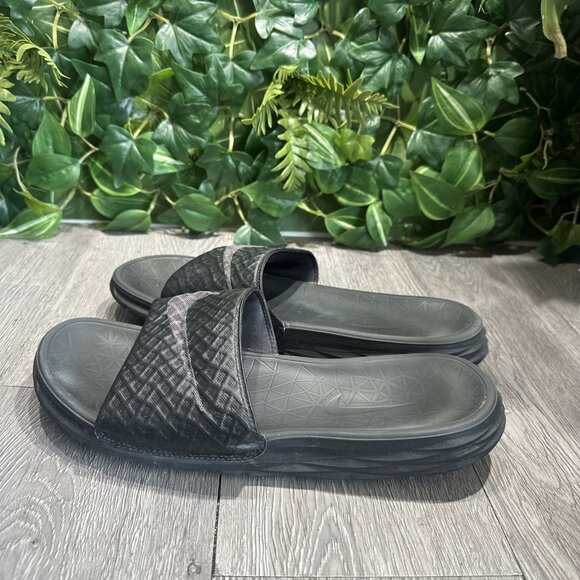 Nike Benassi Solarsoft Sandals Slides Size 10 Black Slippers On 705474-091 main image 5